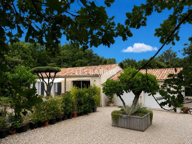 Gassin, Villa récent à vendre, 3 chambres, garage, proche de. 87m² Gassin