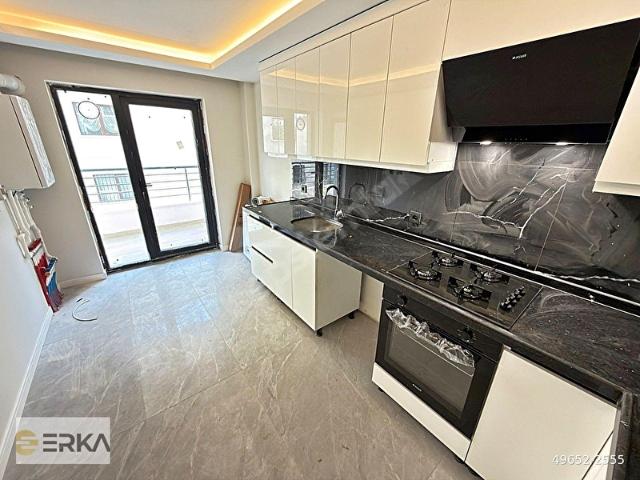 GATA'YA YÜRÜME MESAFESİNDE %90 KREDİ İMKANLI E.BANYOLU SIFIR 2+1
