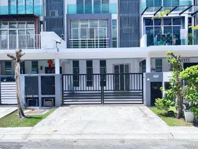 Gated 100 Loan 3 Storey 7room 7bath Bangi Avenue Seri Putra