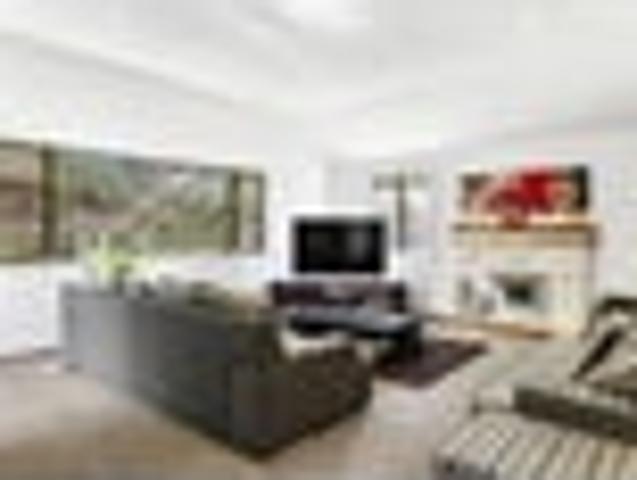 Gated elegance in semi rural Mapara