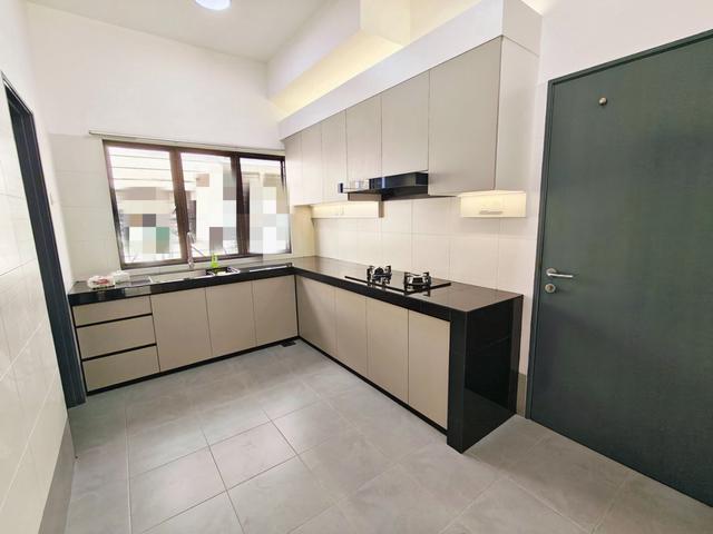 Gated Guarded New Renovated 5r3b 2Storey Hse Near IOI Mall Puchong
