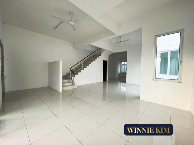 Gated Guarded Corner Lot 2 sty house for RentBare UnitBukit Tengah