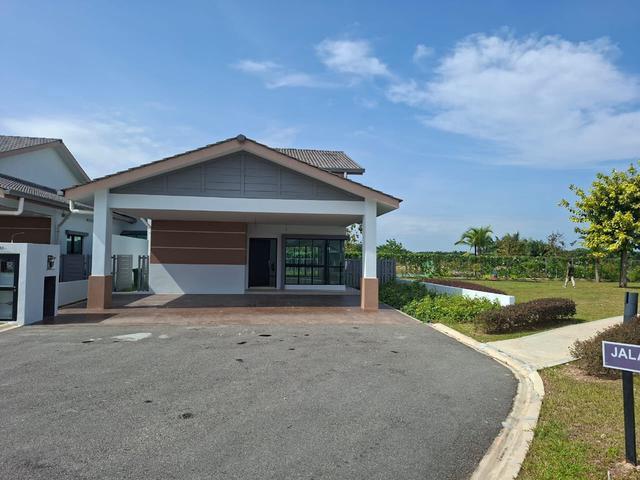 GATED GUARDED End Lot 1 STOREY SEMI D NUSA CINTA SETIA FONTAINES