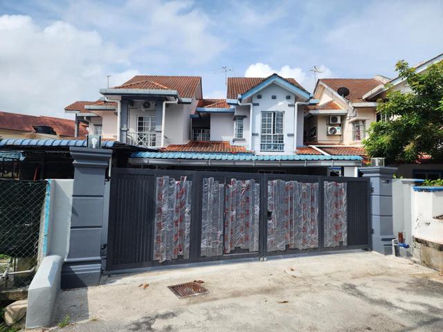 GATED GUARDED 22x85 Renovated Double Storey House Seksyen 7 Bangi
