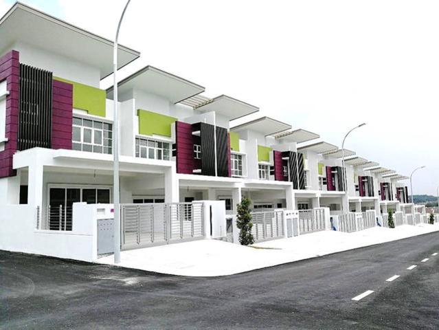 Semanja 2 Storey Terrace for Rent 5 Rooms Gated Guarded Kajang