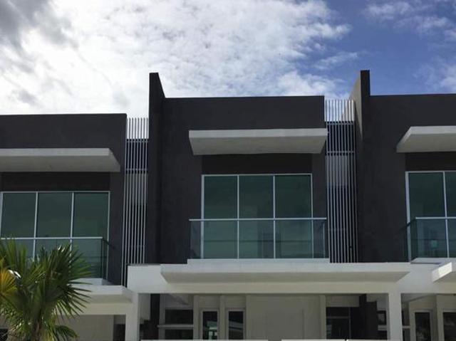 GATEDFACING OPEN 2 Storey Paragon 150 Taman Equine Seri Kembangan