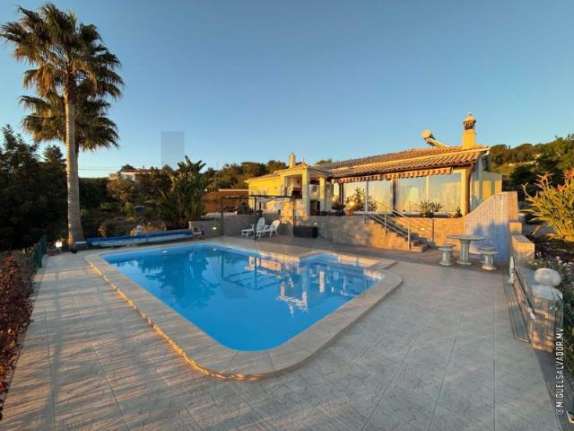 Gateiras Moradia T3 Térrea com Piscina e Amplo Terreno