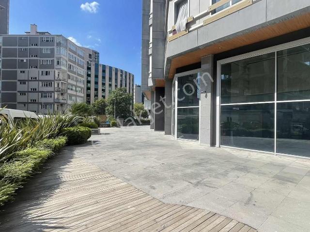 Gayrettepe Kiralık 652m2 Dükkan 25 Mt Vitrinli Bahçe Kullanımlı