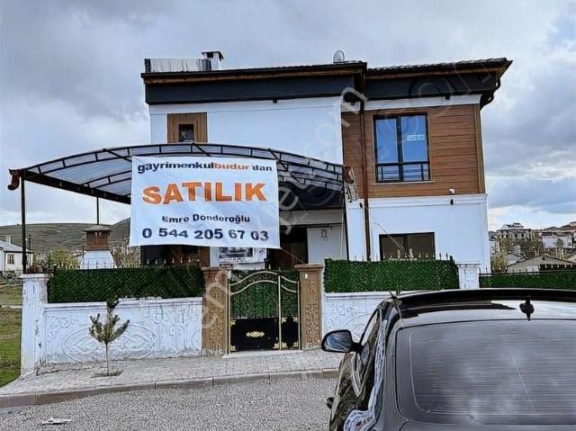 Gayrimenkulbudur ! Karşıyakada Cadde Üzeri Satılık Villa
