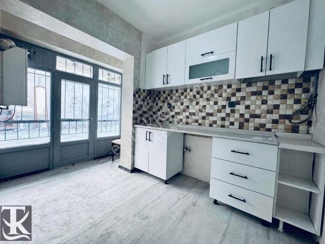 Gazeller Cadde Üzerinde Satılık 3+1 Full Yapılı Daire.