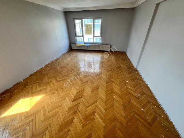 Gazeller Caddesi Üzerinde Üst Kat Kiralık Daire