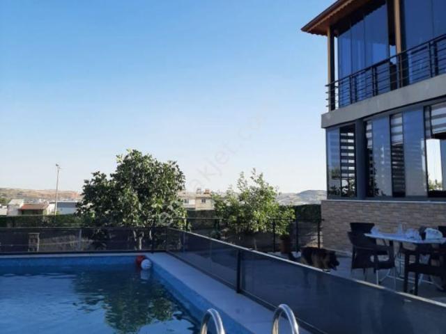 Gaziantep Erikli 2.300m2 Alan Üzerine Kurulu 4+3 Satılık Lüks Villa.
