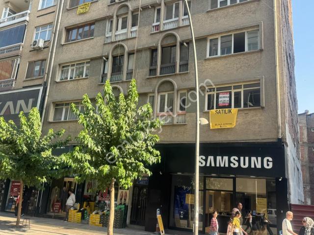 Gazi Caddesinde 3+1 Teraslı Satılık Daire