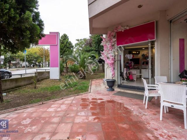 Gazi Caddesine Cepheli İşlek Konumda Satılık 50m2 Dükkan