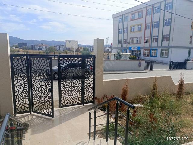 GAZİ EMLAKSıfır 3+1 Ebeveyn Mezarlık arkası Okul karş Ygiriş
