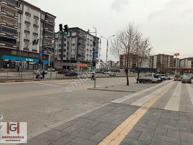 Gaziantep Karacaahmet Ana Caddede Geniş Cepheli Kiralık Dükkan