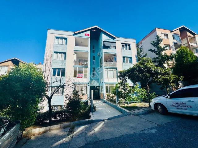 Gaziemir Zafer Mahallesi Doktorlar Sitesinde Kiralık 2+1 Dair