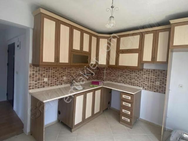 Gaziemir Emrez Mahallesinde 2+1 100m2 Ferah Kiralık Daire