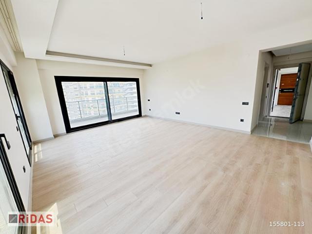 Gaziemir'de Site İçinde Satılık 3+1 Daire