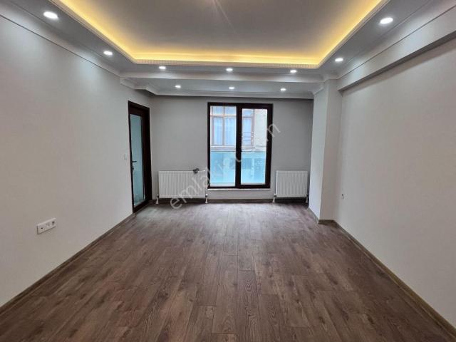 Gaziosmanpaşa Karadeniz Mahallesin'de Satılık Boş Ebeveyn Banyolu Balkonlu 2+1 Sıfır Daire