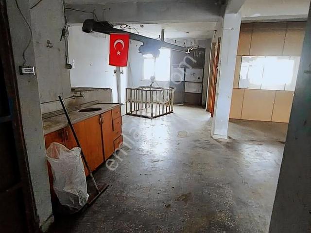 Gaziosmanpaşa Sanayide Calaskarlı 100m2 İşyeri