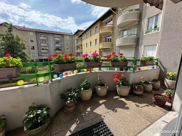 Gd Clement limite Montchat: T4 en parfait état avec balcon et parking INCLUS