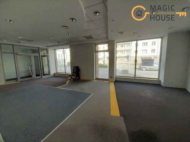 Lokal usługowy z witrynami, dwa wejścia, 95 m2
