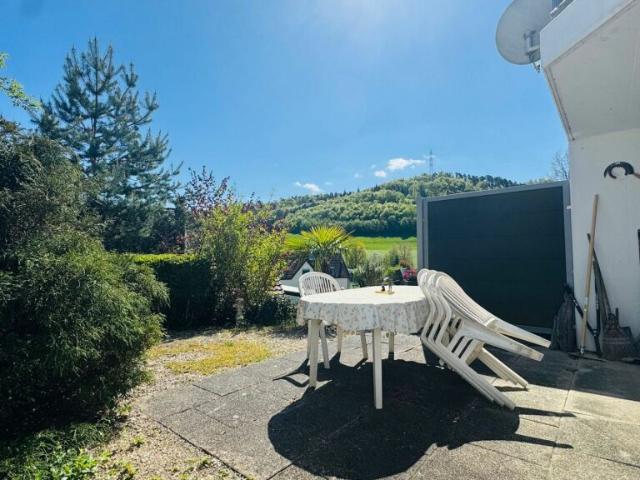 Gemütlches 5.5 Zimmer Reihenhaus mit Garten, neuem Dach, Garage und Parkplatz