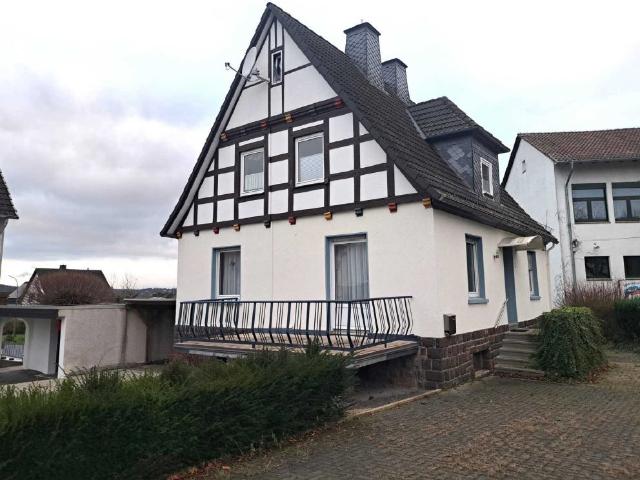 Reserviert*! Gemütlich, familienfreundlich & gepflegt: Freistehendes Einfamilienhaus in Warstein Allagen!