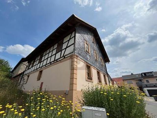 GEMÜTLICH, LÄNDLICH MIT GROßER SCHEUNE