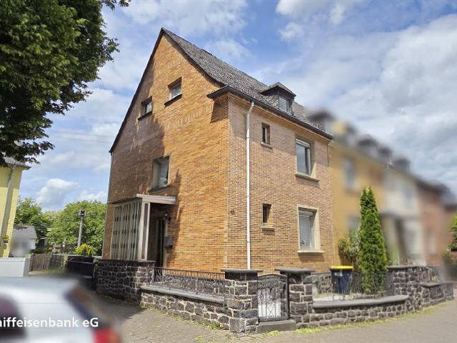 Gemütlich leben in Mayen mit Garten, Garage und mehr.