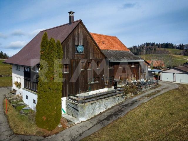 Gemütlich Leben und Geniessen mit Bergsicht in der Gemeinde Bäretswil