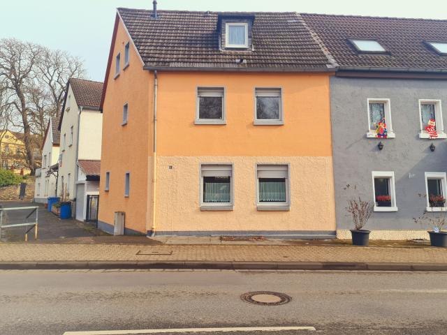 Gemütlich Stadthaus mit Terrasse, kleinem Hof und Garage Ideal für Paare u. kleine Familien