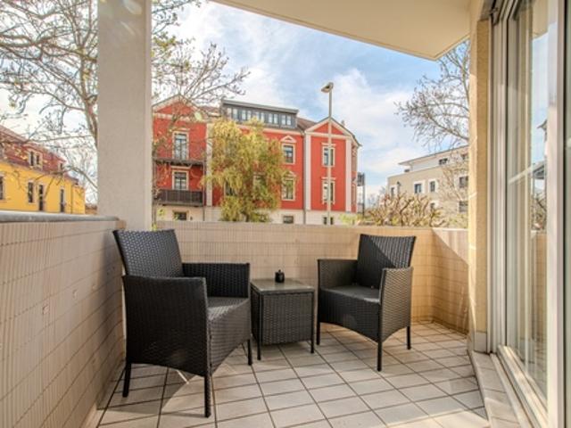 GEMÜTLICH – SUPER GESCHNITTEN – HOCHPARETERRE – BALKON – ROLLOS – WANNENBAD – STELLPLATZ