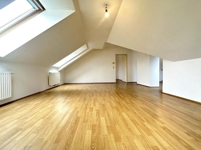 Gemütliche Dachgeschosswohnung mit Parkplatz in Ruhiger Grünlage von Purkersdorf