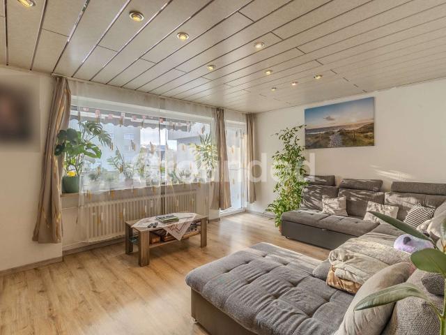 Gemütliche Eigentumswohnung mit praktischem Schnitt und sonnigem Balkon in Neumarkt i. d. Opf