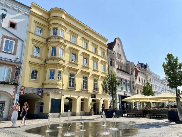 Gemütliche 2 Raumwohnung mit Einbauküche direkt beim Stadtplatz!