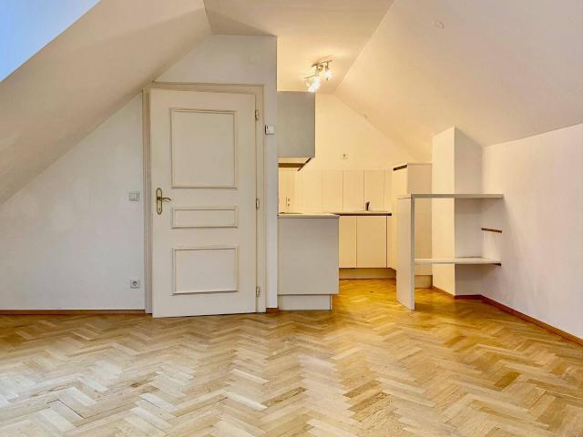 Gemütliche 2 Raumwohnung mit Einbauküche direkt beim Stadtplatz!