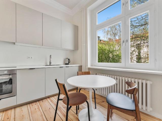 Gemütliche 2 Zimmer Wohnung im lebhaften Neuköllner Reuterkiez, Berlin Amsterdam Apartments for Rent