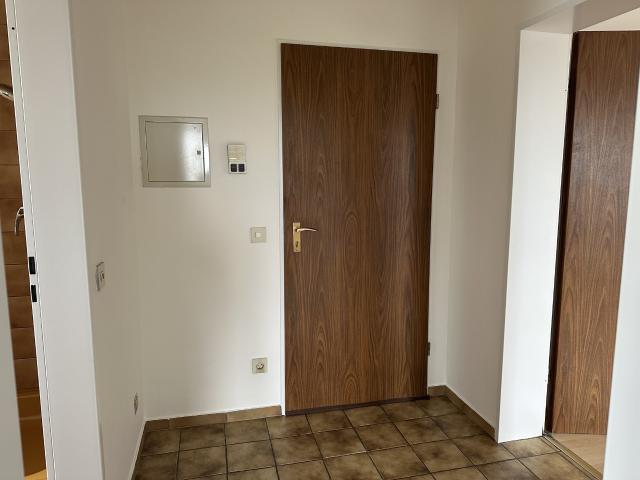 Gemütliche 2 Zimmer Wohnung* mit Stellplatz in gepflegtem 6 Parteienhaus ideal für Singles