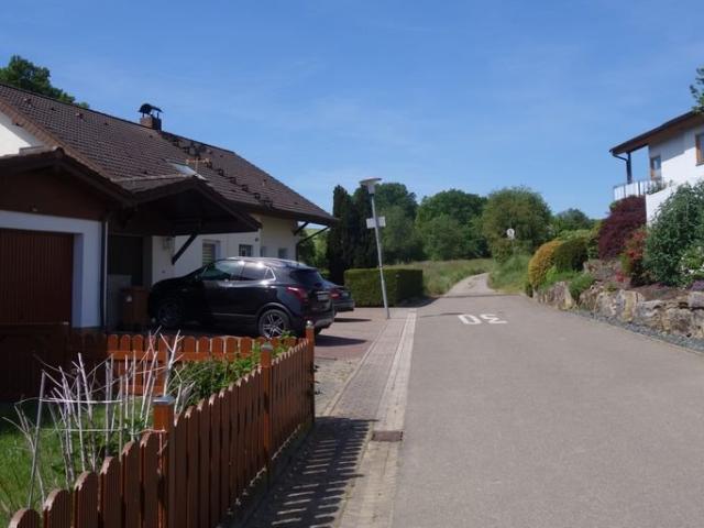 Gemütliche 3,5 Terrassenwohnung mit Kaminofen und Stellplatz in sehr ruhiger Ortsrandlage