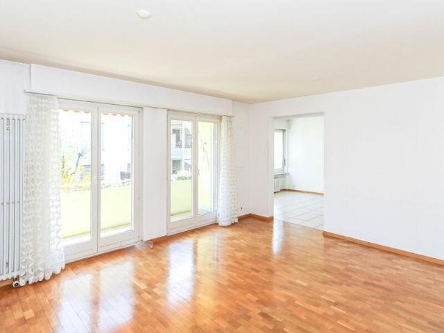Gemütliche 3.5 Zimmer Gartenwohnung mit 2 Balkonen und grosser Garagenbox