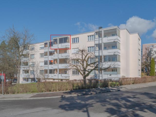 gemütliche 3.5 Zimmer Wohnung mit zwei Balkonen und Einstellplatz