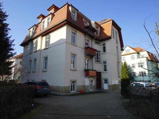 Gemütliche 3 Raum Dachgeschosswohnung, Wanne, Bad m. Fenster, Laminat