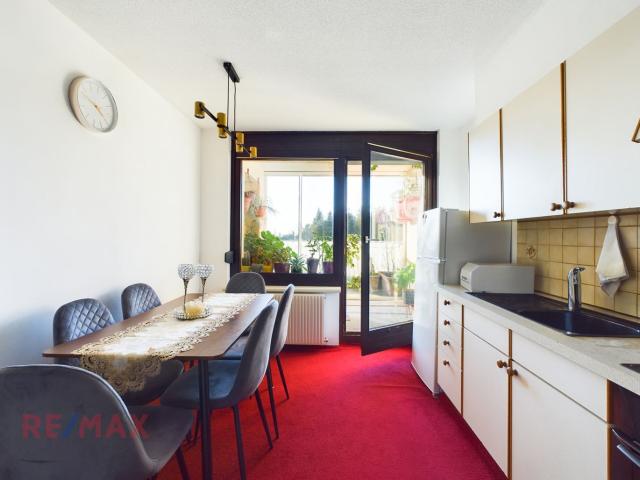 Gemütliche 3 Zimmer Wohnung mit Loggia und sonnigem Balkon