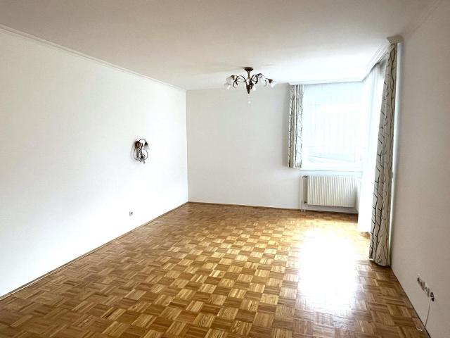 Gemütliche 3 Zimmer Wohnung mit verglaster Loggia