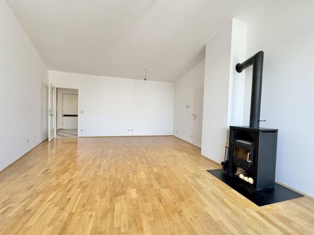 GEMÜTLICHE 3 ZIMMER MIT TERRASSE UND KAMIN