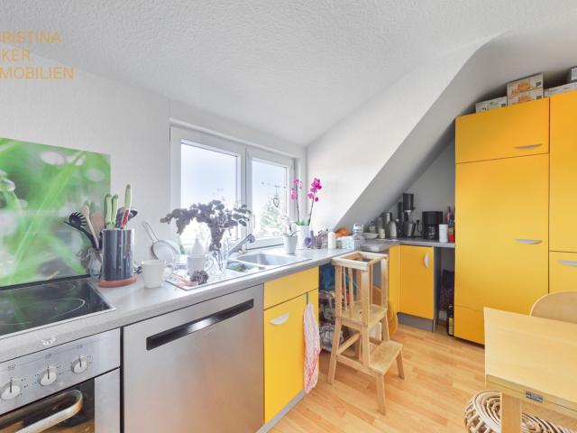Gemütliche 3 Zimmerwohnung DG mit Einbauküche und Gartennutzung in Rodgau Nieder Roden