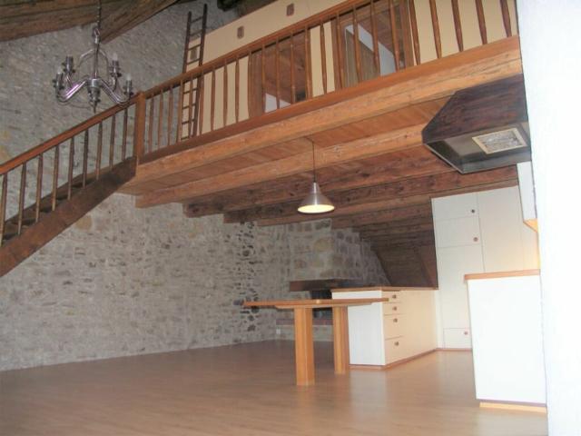 Gemütliche 4.5 Zimmer Maisonette Dachwohnung mit Sicht auf den Rhein