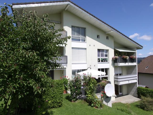 Gemütliche 4.5 Zimmer Wohnung mit Gartensitzplatz und familienfreundlichem Grundriss
